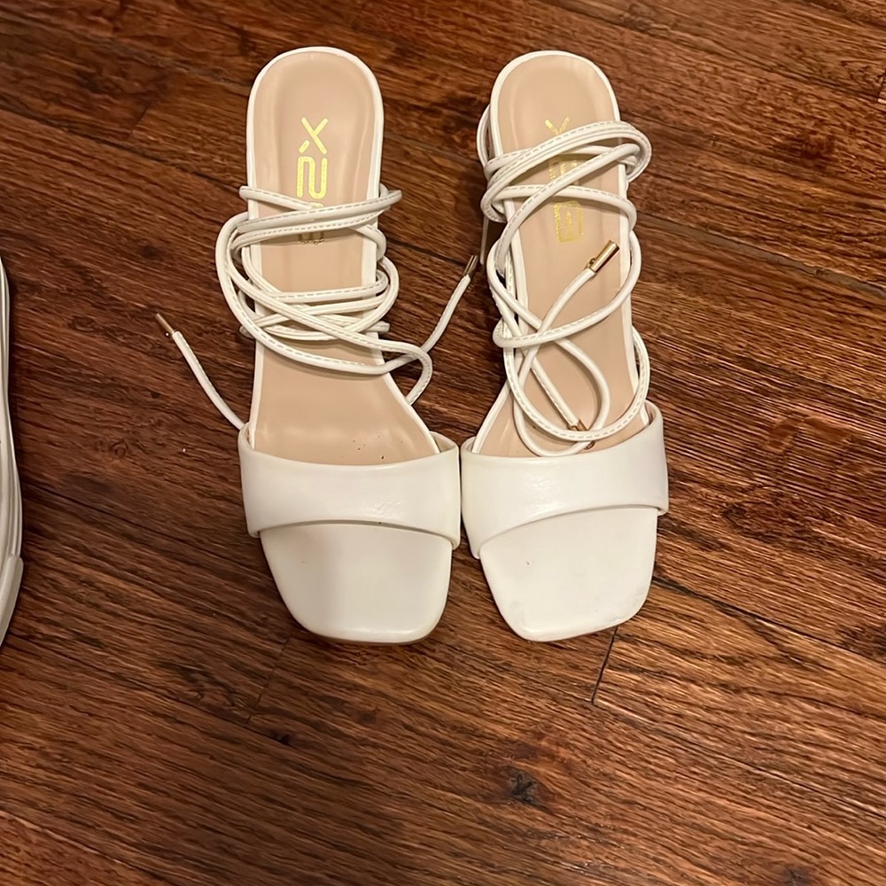White lace up heels women’s size 6.5